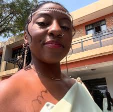 ISO a braider who can catch short hair, in the Summerville or surrounding  area. Around the end of the month.