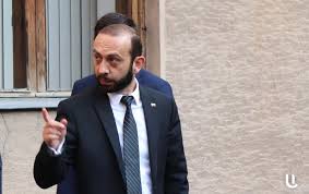 Это не тот вопрос, который обсуждается между прочим». Арарат Мирзоян о  предложениях Баку |