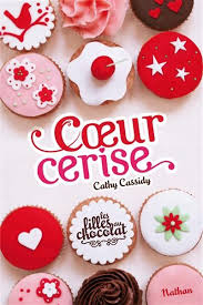 Quel Dommage Que L Editeur Ait Mis Cette Couverture Ce Roman Est Autant Pour Filles Que Pour Garcons Coeur Cerise Boite Chocolat Cerise