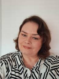 Hi, thank you for accepting me. I am 65. I never use foundation, just  pressed powder by rimmel. I have rosacea so I have to be careful. I use liz  earl moisturiser