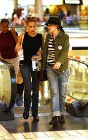 Brittany and winona are good friends for a long time, since they work together in girl, interrupted. Winona Ryder Photos Winona Ryder And Brittany Murphy Shop Winona Ryder Winona Brittany Murphy