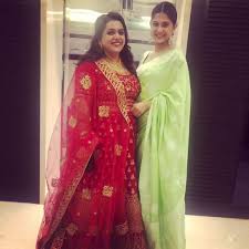 Jennifer Winget Looks Like A Dream In Sari At A Friend S Wedding See Pics Indiatoday Jennifer winget, özel yaşantısında 2012 tarihinde karan singh grover ile evlenmiş ancak iki yıl sonra 2014 tarihinde birlikteliğini sonlandırmıştır.