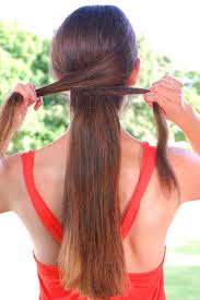 haar haargummi ein festlicher tiefer pferdeschwanz einmal anders praxis tests in 2021 mittellange haare frisuren einfach haarfrisuren frisuren