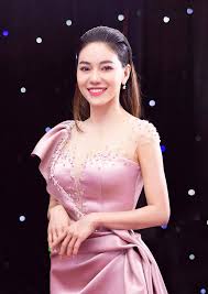 Mc vũ hà anh thư kêu oan và nhờ cộng đồng mạng báo cáo những trang giả mạo tên mình. Dw39rkcampwblm