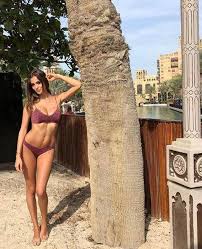 Jessica melena wore our evening dress in emerald silk satin by toptrend london. Il Marito E In Ritiro Jessica Melena Vola A Dubai I Bikini Mozzafiato Di Lady Immobile Gazzetta Del Sud
