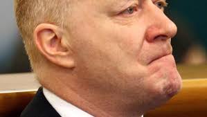 Back to jail for one of NZ's biggest fraudsters who can't stop buying gold  online