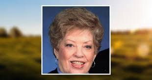 Faye Replogle's Instagram, Twitter & Facebook