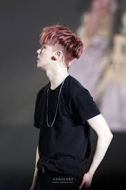 Rambut tebal anda akan terlihat. Bisa Dicoba 11 Gaya Rambut Undercut Ala Boyband Kpop Yang Kece Abis