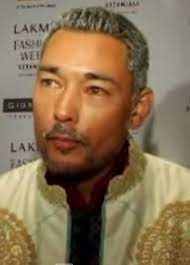 Kalden kelly sonam dorji (4 ocak 1971 doğumlu) bir butan esas olarak şu alanlarda çalışan sinema oyuncusu, model ve sanatçı hint filmleri. Bollywood Movie Actor Kelly Dorji Biography News Photos Videos Nettv4u