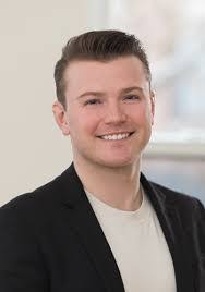 Chris Leighton's Instagram, Twitter & Facebook