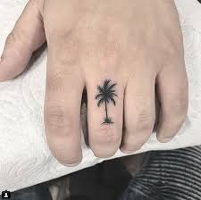 Palm Tree Small Tattoos Designs 2018 2019 Tatuagem No Dedo Tatuagem Na Mao Boas Ideias Para Tatuagem