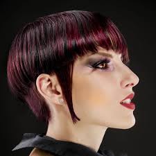 Was macht blond strähnen noch mehr erfreulich, dass ist gut mit streifen in anderen farben. Undercut Frisur Mit Schwarzroten Haaren Und Strahnen Rote Haare