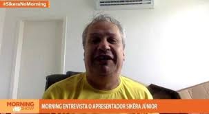 José siqueira barros júnior, mais conhecido como sikêra júnior (palmares, 17 de junho de 1966), é um apresentador de televisão, radialista, ator, humorista, youtuber brasileiro e cantor. Sikera Jr Diz Que Nao Entrara Na Politica E Explica Por Que Faz Sucesso 08 07 2020 Uol Tv E Famosos