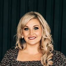 Amy Gaskill's Instagram, Twitter & Facebook