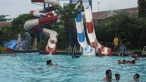 Waterpark dengan suasana rindang dan hijau. Wisata Waterpark Permata Waterpark Wisata Kolam Renang Dengan Fasilitas Baby Pool Bak Tumpah Racing Slide Spiral Slide Family Slide Kolam Sport