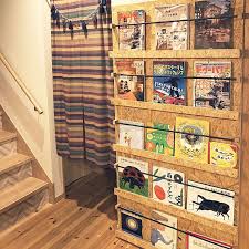 壁 天井 タッセルガーランド 絵本棚 階段リメイク のれん などのインテリア実例 2018 10 02 21 29 15 roomclip ルームクリップ 壁掛け本棚 インテリア 合板テーブル