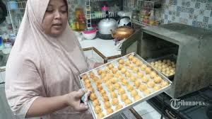 Tumis bawang merah, bawang putih, buah pelaga, kulit kayu manis, bunga lawang dan lada putih hingga terbit wangi. Mau Bikin Kue Kering Untuk Lebaran Ini Tril Memanggangnya Perhatikan Temperatur Oven Agar Renyah Tribunnews Com Mobile