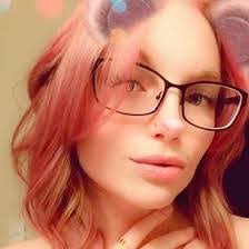 Lindsey Whitten's Instagram, Twitter & Facebook