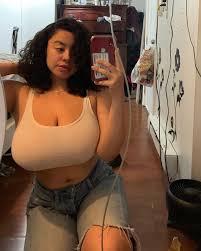 Huge Tits Porn Pic - EPORNER