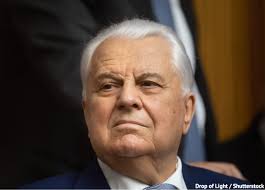 Українська рср у 1954 році отримала півострів крим не як подарунок, оскільки були прийняті на той момент законні рішення. Leonid Kravchuk Zagovoriv Pro Zahist Rosijskomovnih V Ordlo