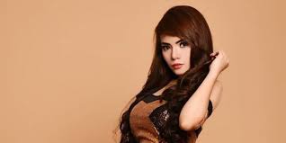 Dinar makin seksi setelah menjalani operasi memperbesar payudara. Profil Biodata Dan Fakta Unik Dinar Candy Dailysia