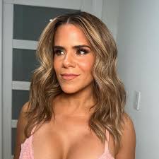 AILEC 🌸 •Hair and make up by me #makeup #makeupartist #hairstyles  #hairstylist #hair #makeuplook #softglam #dewymakeup #miamimakeupartist  #miamihairstylist #miamihair #freelance #smallbusiness #smallbusinessowner