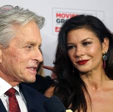 Megastar jennifer lopez hat die bronx hinter sich gelassen und ist als gefeierte diva international bekannt. Catherine Zeta Jones Steht Ihrem Mann Michael Douglas Zur Seite Stern De