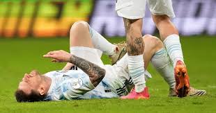 El barcelona anunció en un comunicado oficial que leo messi no seguirá en el club tras no llegar a un acuerdo para renovar en este mercado de fichajes. Lionel Messi Y Su Tobillo Izquierdo Como Esta El Capitan Despues Del Brutal Planchazo De Frank Fabra