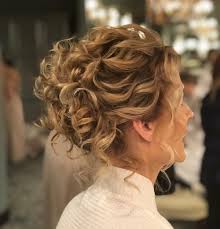 Waving ones hair for a wedding looks very romantic. Mother Of The Bride Hairstyles 26 Elegant Looks For 2021