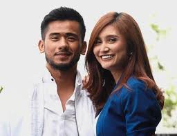 Seringkali dilihat bersama menemani redza rosli di lokasi penggambaran, timbul dakwaan bahawa ayda jebat bertindak sedemikian di atas dasar cemburu. Ayda Redza And I Are Just Good Friends The Star