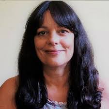 Dee Edwards's Instagram, Twitter & Facebook