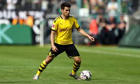 You can find info that includes net worth, salary, transfer fee, market value, clubs, international career, affairs, married, children, wife, age, height, nationality, and ethnicity. Borussia Dortmund Guerreiro Verlangert Nun Doch Bis 2023