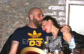 Η ήβη αδάμου εισέβαλε το μεσημέρι της παρασκευής στο καλό μεσημεράκι! Mixalhs Koyinelhs Hbh Adamoy Eginan Goneis Zinapost Gr