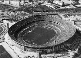 There are 32 teams in the nfl and 31 stadiums in use (the new york giants and new york jets share a stadium) with an average seating capacity of 69,444. Ultras Sl Benfica On Twitter Antigo Estadio Da Luz Old Estadium Of Light Capacity 135 000