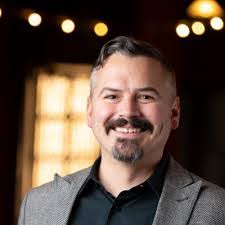 Elizabeth Faron's Instagram, Twitter & Facebook