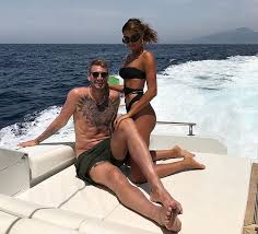 Asked about picking players who weren't getting game time olsen told bk.dk:i've done it once with. Nicklas Bendtner Says Footballers Prefer Sex Workers Over Civilian Girls Due To Blackmail Worries Aktuelle Boulevard Nachrichten Und Fotogalerien Zu Stars Sternchen
