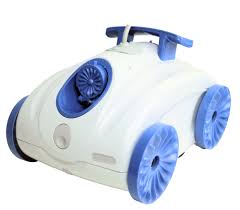 Il va récupérer les saletés du fond de votre piscine pour que vous puissiez profiter sereinement de votre piscine en toute circonstance. Quel Robot Pour Nettoyer Ma Piscine Autoportante Ou Tubulaire