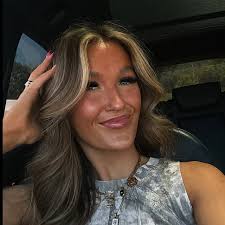 ellie (@ellie.weeks) • Instagram photos and videos