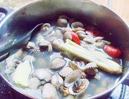 • 1kg kerang (telah dicuci) • 1 biji bawang merah besar (hiris) • 2 batang serai (titik). Resepi Kerang Rebus