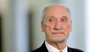 PiS. Szpital w Tomaszowie zatrudnił łódzkiego radnego. W tle Macierewicz