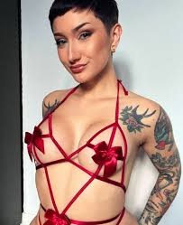 Acacia Wilde - Free pics, galleries & more at Babepedia