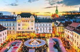 También giro hoy bajo la lluvia ⁦@eguerrieriok. Conoce Los Lugares Mas Espectaculares De Bratislava Capital De Eslovaquia Ciudades Con Encanto