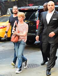 ١٨ ذو القعدة ١٤٣٨ هـ. Chelsea Manning Strolls Through New York S Times Square Daily Mail Online