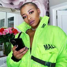 Dj zinhle's boyfriend, murdah bongz was left hospitalized a few days ago after he fell 3 meters downstairs while shooting a music video in braamfontein. Dj Zinhle Is Apparently Dating Murdah Bongz Of Black Motion Mgosi