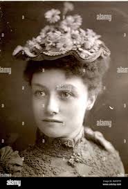 Victorian actress hi-res stock photography and images