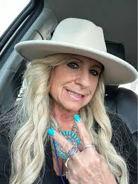 Celebrating our friends' engagement this weekend 👰🏼‍♀️💍