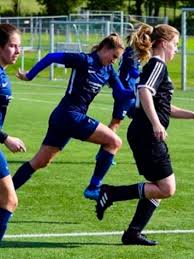 Kurz vor weihnachten möchten sich unsere spielerinnen verena aschauer und laura feiersinger und spieler valentino lazaro und michael gregoritsch noch bei. We Drive Football Litti Und Die Starken Frauen Der Sg Elm Sundern