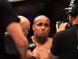 Джуниор дос сантос (junior dos santos). Ufc Under Fire As Daniel Cormier Was Kept In Octagon After Knocked Out