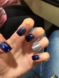 Guía real para la mujer actual. Unas De Gel Azul Marino Decorados De Unas