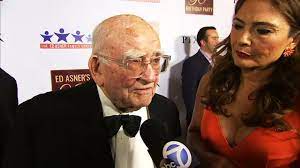 While best known for his portrayal of news editor lou grant in such series as the mary tyler moore show and its spinofflou grant. Ed Asner Celebrates 90th Birthday With All Star Party Abc7 Los Angeles